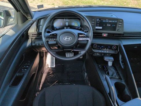 Used 2025 Hyundai Elantra Sport FWD image 14