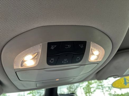 Used 2024 Chrysler Pacifica Touring-L FWD image 15