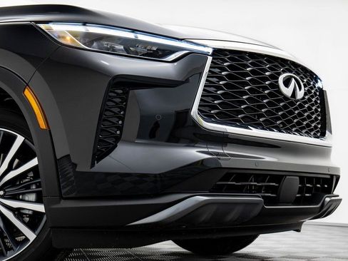 Used 2023 INFINITI QX60 Sensory w/ Cargo Package AWD/4WD image 9