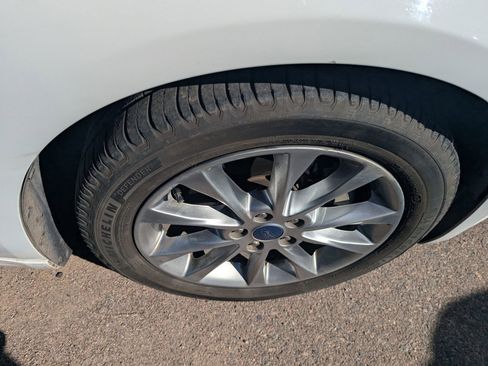 Used 2017 Ford Fusion SE w/ Fusion SE Technology Package image 5