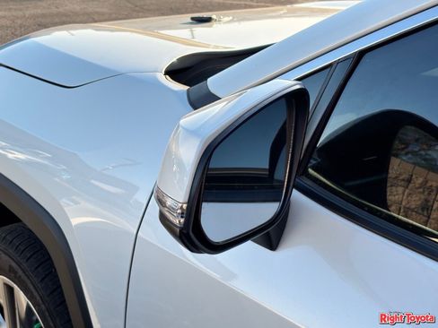 Used 2022 Toyota RAV4 Limited FWD image 9