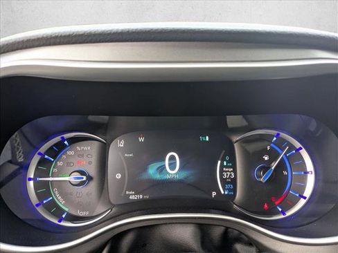 Used 2024 Chrysler Pacifica Select image 11