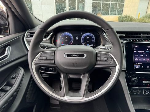 New 2025 Jeep Grand Cherokee L Altitude image 14