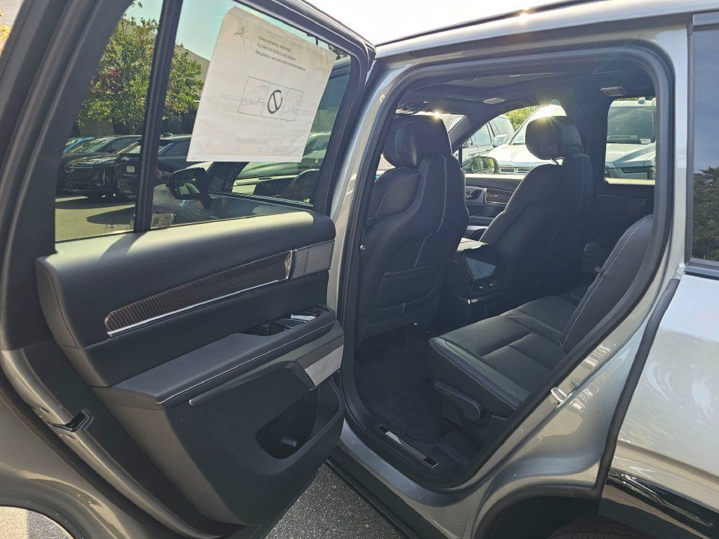 New 2027 Cadillac Vistiq Luxury AWD/4WD image 18