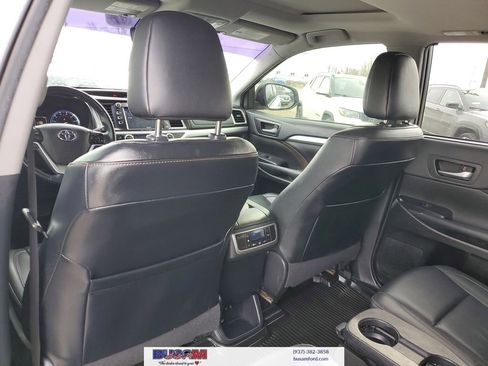 Used 2019 Toyota Highlander XLE image 16