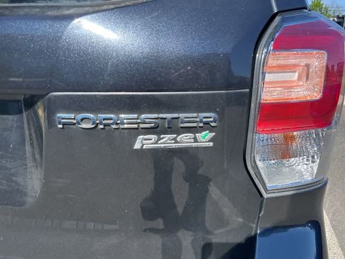 Used 2017 Subaru Forester 2.5i Premium w/ All-Weather Package AWD/4WD image 5
