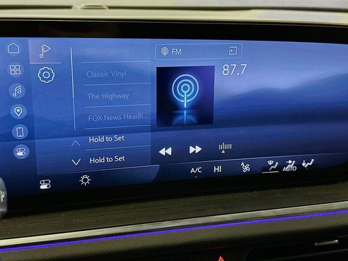 Used 2025 Buick Envision Preferred image 21