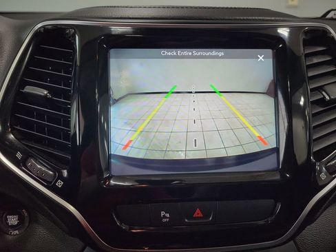 Used 2019 Jeep Cherokee Limited w/ Luxury Group image 49