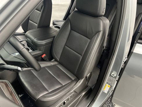 Used 2025 Chevrolet Tahoe Z71 image 9