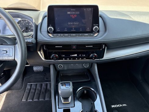 Used 2021 Nissan Rogue SV image 27