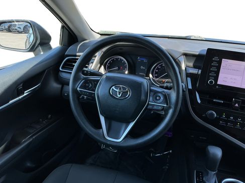 Used 2021 Toyota Camry LE w/ Carpet Mat Package (TMS) FWD image 11