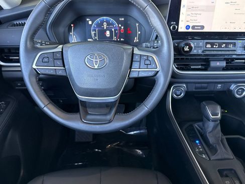 Certified 2025 Toyota Grand Highlander LE image 18