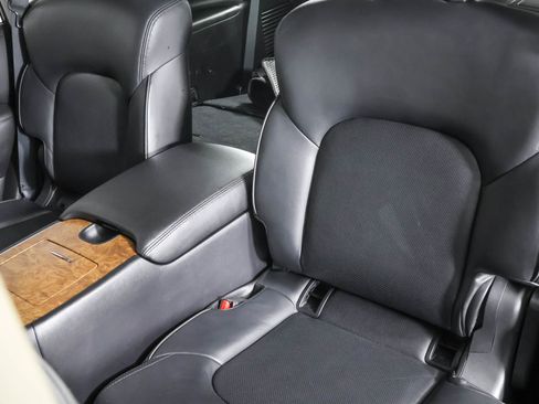 Used 2021 Nissan Armada SL w/ Captain's Chairs Package AWD/4WD image 38