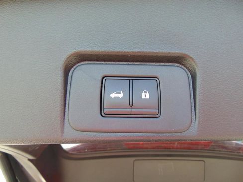 Used 2024 Nissan Rogue SV AWD/4WD image 14
