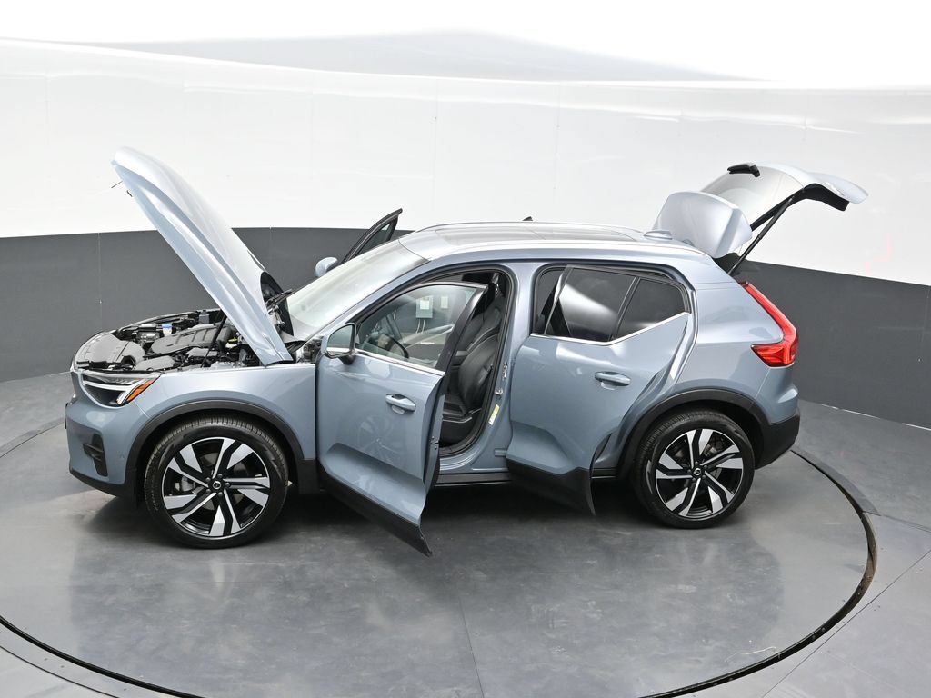 Used 2023 Volvo XC40 B5 Ultimate w/ Protection Package Premier AWD/4WD image 41