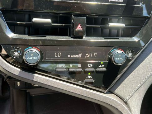 Used 2022 Toyota Camry LE AWD/4WD image 28