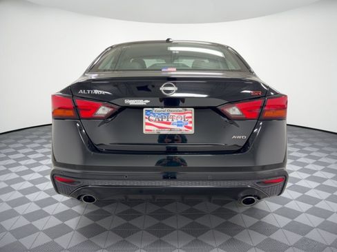 Used 2025 Nissan Altima 2.5 SR AWD/4WD image 11