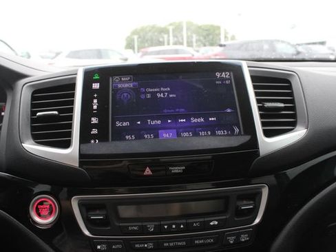 Used 2016 Honda Pilot Elite image 17