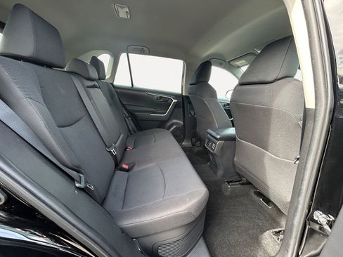 Used 2021 Toyota RAV4 LE AWD/4WD image 12