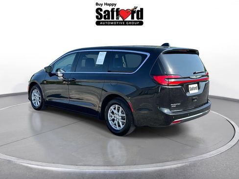 Used 2024 Chrysler Pacifica Touring-L FWD image 5