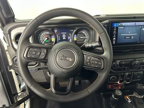 Used 2024 Jeep Wrangler Unlimited image 14