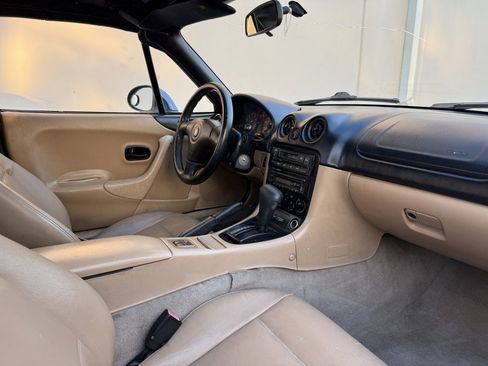 Used 1999 MAZDA MX-5 Miata image 11