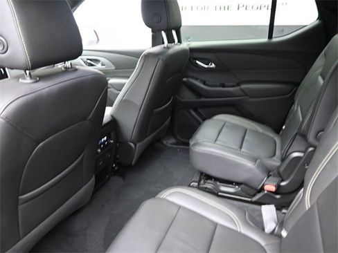Used 2023 Chevrolet Traverse LT w/ LT Premium Package image 24