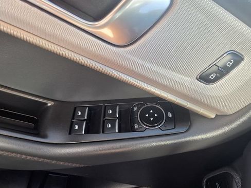 Used 2025 Ford Explorer Active AWD/4WD image 13