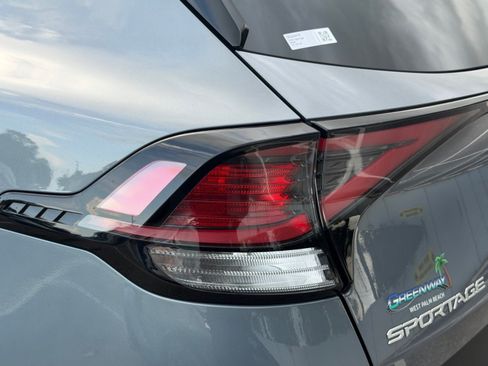 Certified 2025 Kia Sportage EX w/ Premium Package FWD image 43