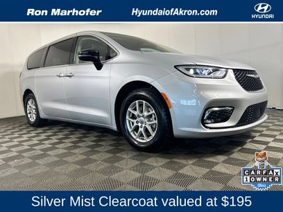 Used 2024 Chrysler Pacifica Touring-L