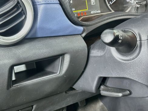 Used 2025 Nissan Versa SV FWD image 17