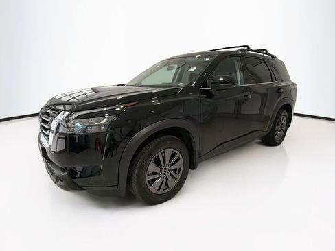 Used 2023 Nissan Pathfinder SV FWD image 3