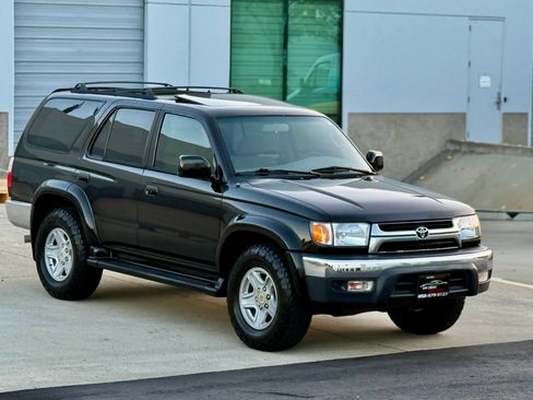 Used 2002 Toyota 4Runner SR5 RWD image 2
