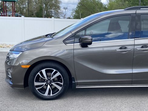 Used 2018 Honda Odyssey Elite image 2