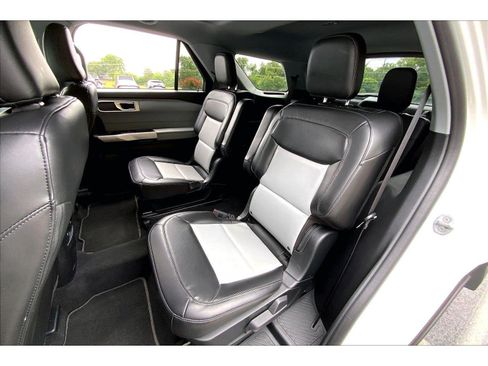 Used 2022 Ford Explorer XLT w/ Equipment Group 202A AWD/4WD image 25