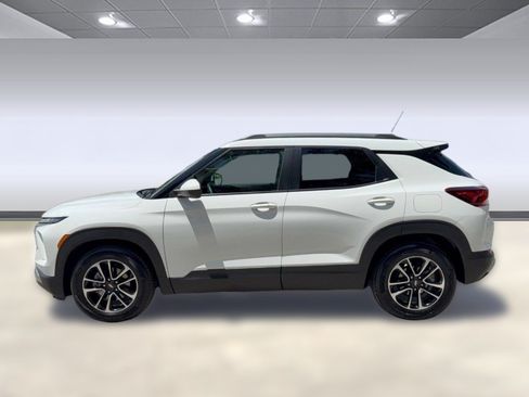 Certified 2024 Chevrolet TrailBlazer LT w/ Convenience Package FWD image 2