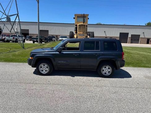 Used 2014 Jeep Patriot Sport AWD/4WD image 5