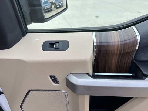 Used 2015 Ford F150 Lariat image 16