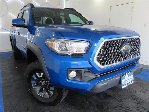Used 2018 Toyota Tacoma TRD Off-Road w/ Technology Package image 3