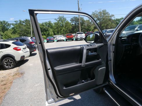 Used 2016 Toyota 4Runner SR5 AWD/4WD image 11