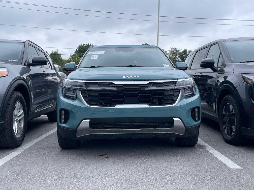 Certified 2024 Kia Seltos SX w/ SX Sunroof Package AWD/4WD image 2
