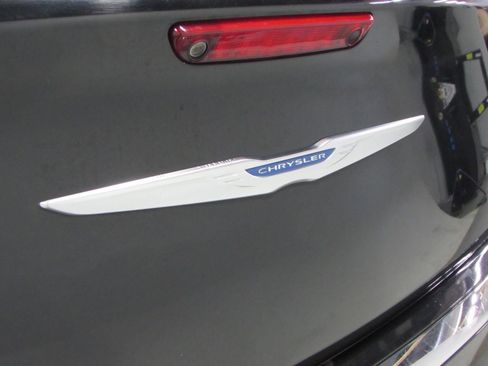 Used 2020 Chrysler 300 Touring image 30