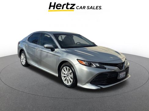 Used 2018 Toyota Camry LE image 1