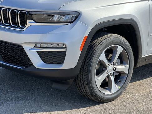 New 2025 Jeep Grand Cherokee Limited image 7