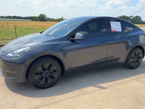 Used 2025 Tesla Model Y Long Range AWD/4WD image 4
