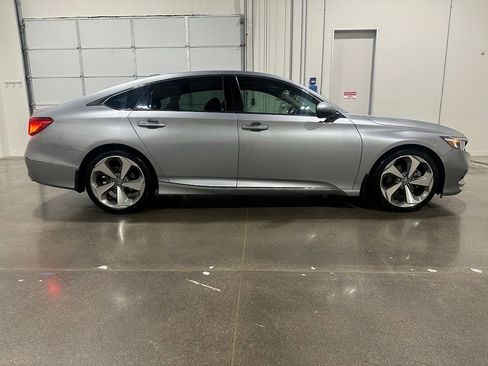 Used 2020 Honda Accord Touring image 4