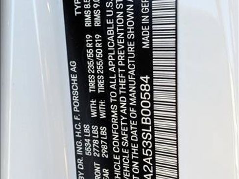 Used 2025 Porsche Macan AWD/4WD image 26
