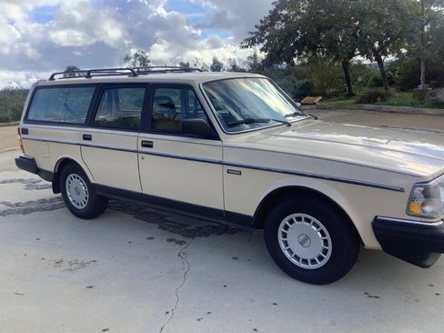 Used 1987 Volvo 240 DL image 10