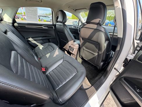 Used 2016 Ford Fusion SE w/ Equipment Group 202A image 13