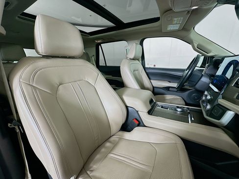 Used 2023 Ford Expedition Limited image 34